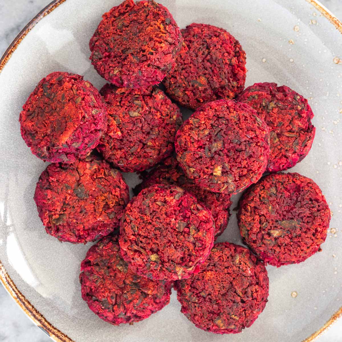 Bolinhos de Feijão com Beterraba