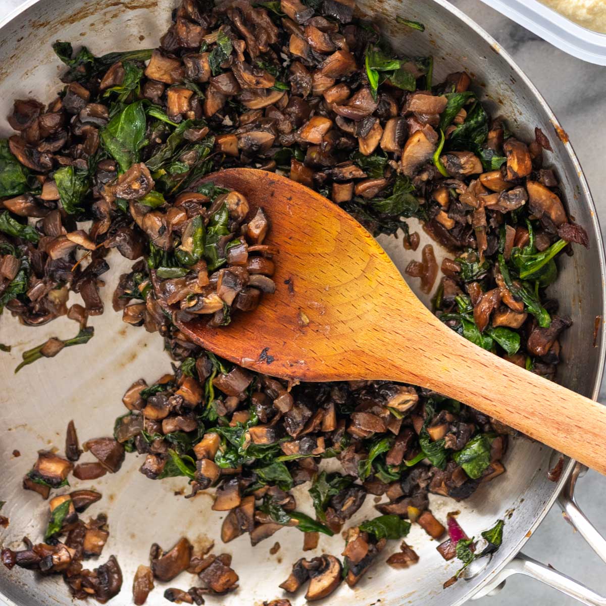 Cogumelos Salteados com Espinafre