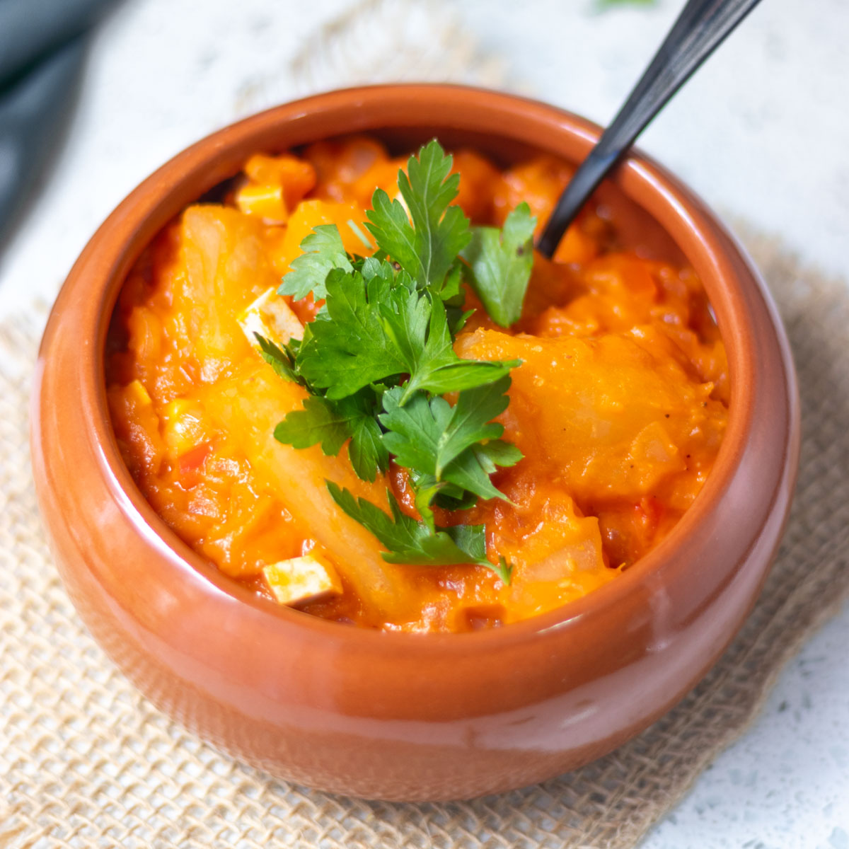 Cozido de Mandioca Simples com Tofu Defumado