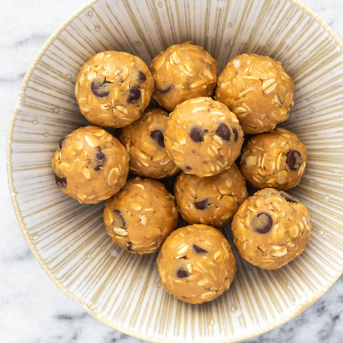 Docinhos de Pasta de Amendoim com Aveia e Chocolate