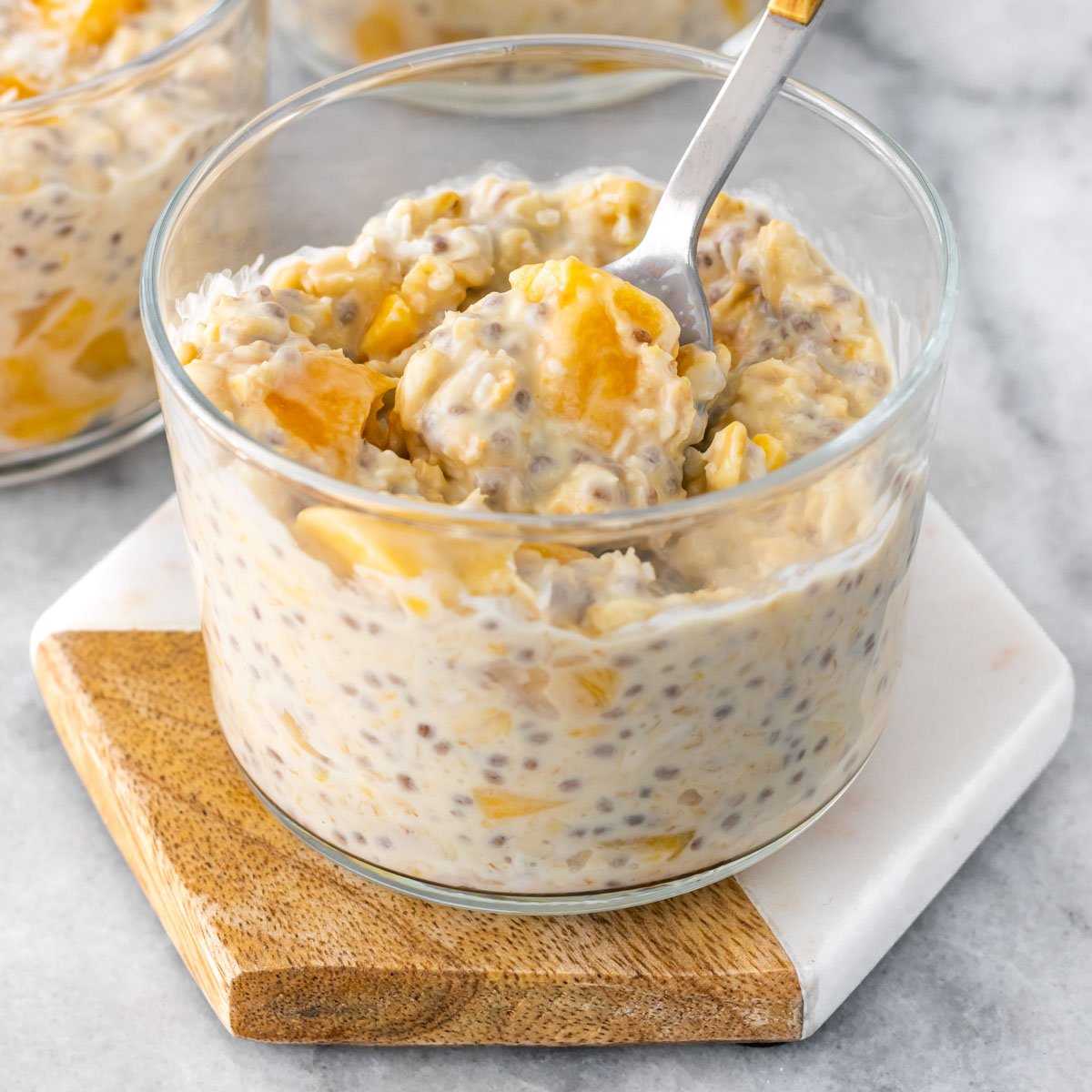 Overnight Oats com Kefir de Coco e Manga