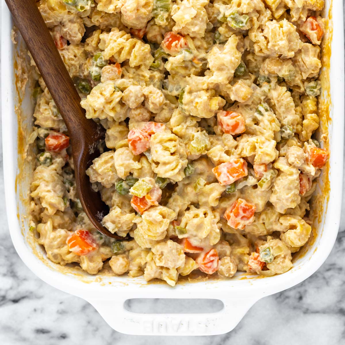 Macarrão de Forno Cremoso com Vegetais e Grão-de-Bico