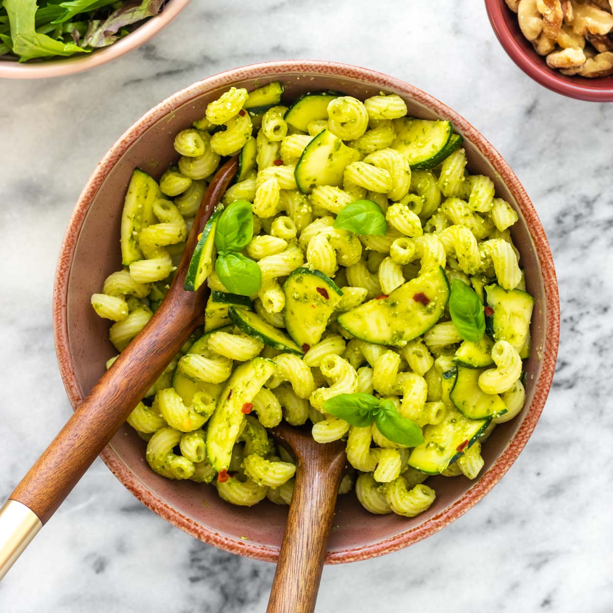 Salada de Macarrão com Abobrinha e Pesto