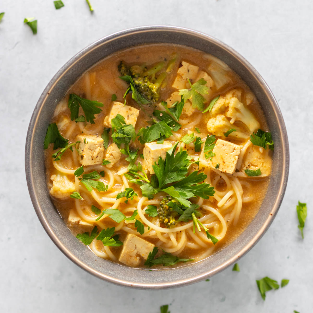 Sopa de Macarrão com Tofu e Leite de Coco