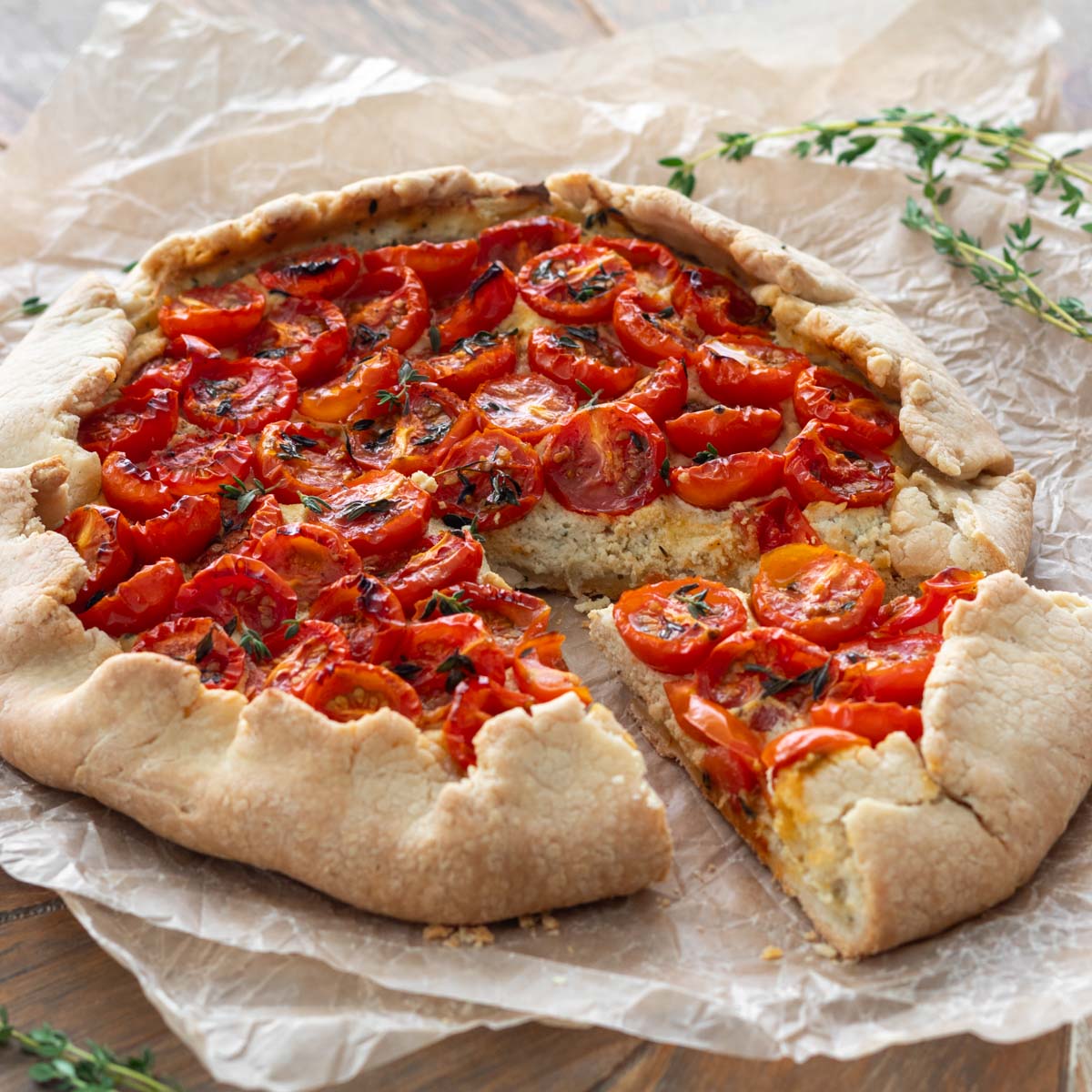 Torta de Tomates-Cereja com Creme de Tofu e Tomilho